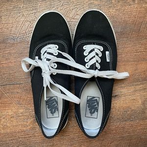 🖤⚪️ Black & White Vans!!